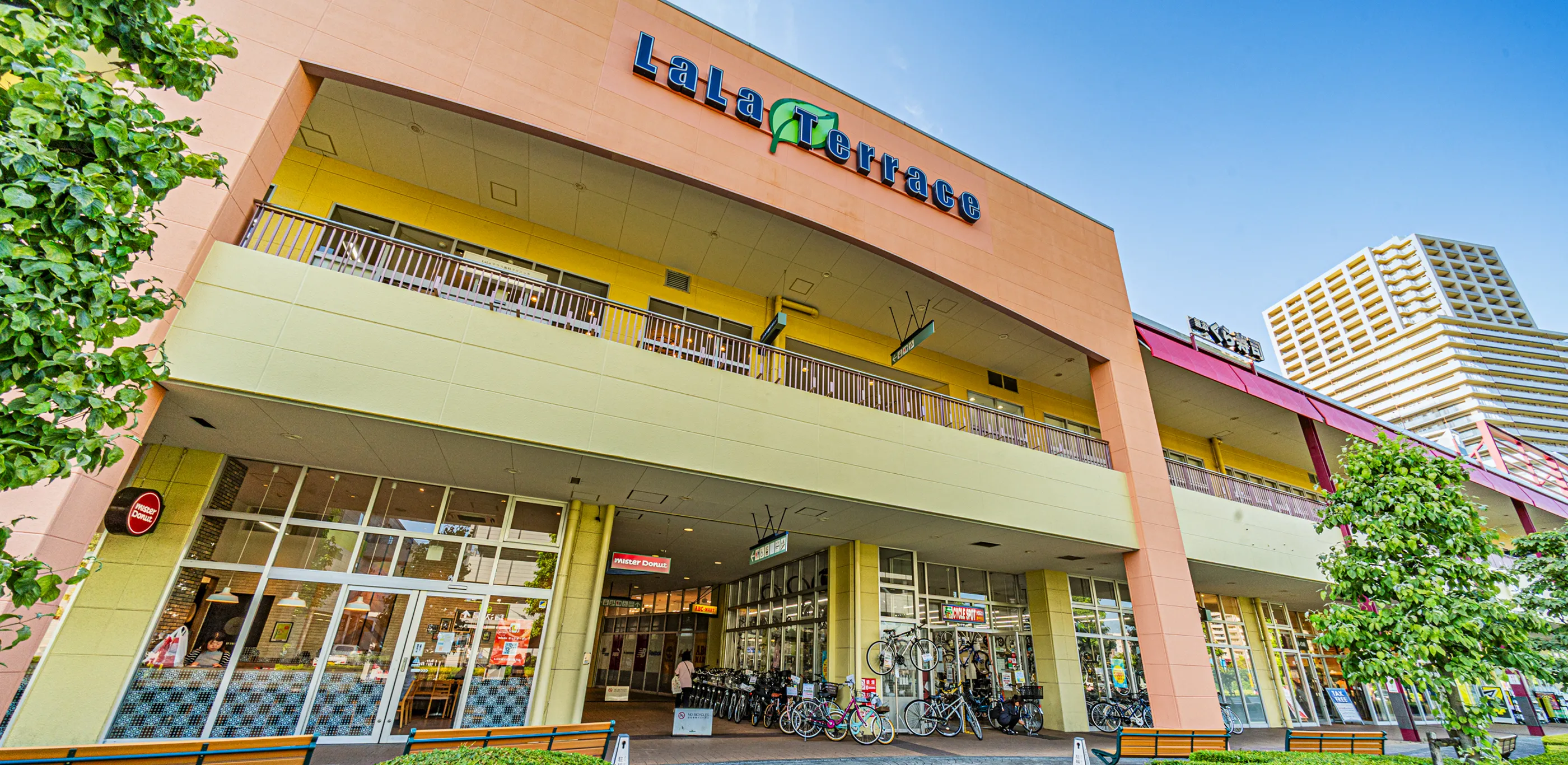 LaLaテラス南千住（約1,780m/徒歩23分、自転車9分）