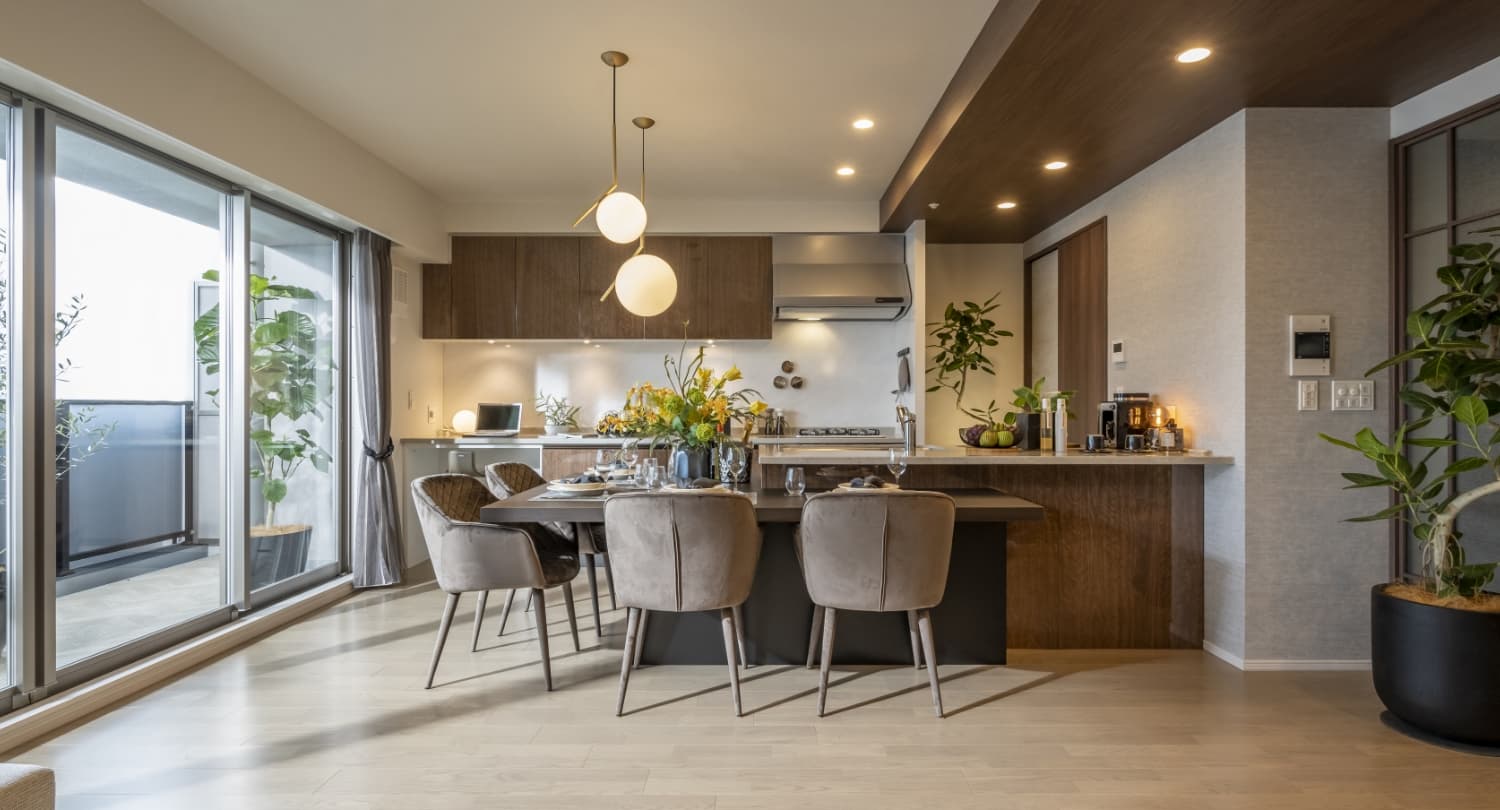 DINING & KITCHEN