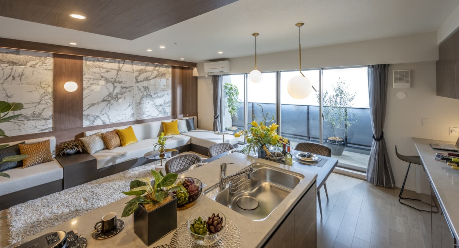 DINING & KITCHEN