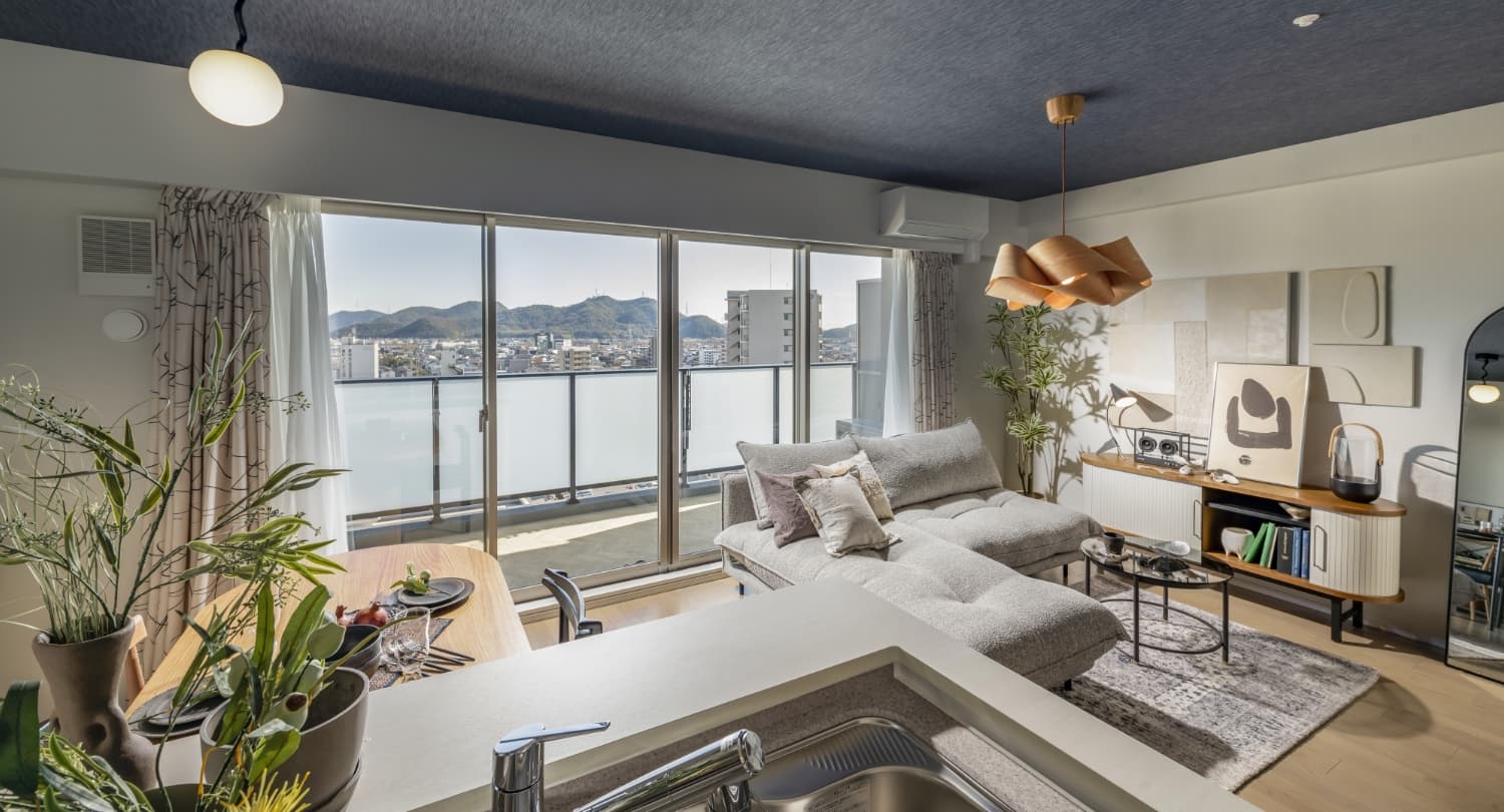 LIVING & DINING & KITCHEN