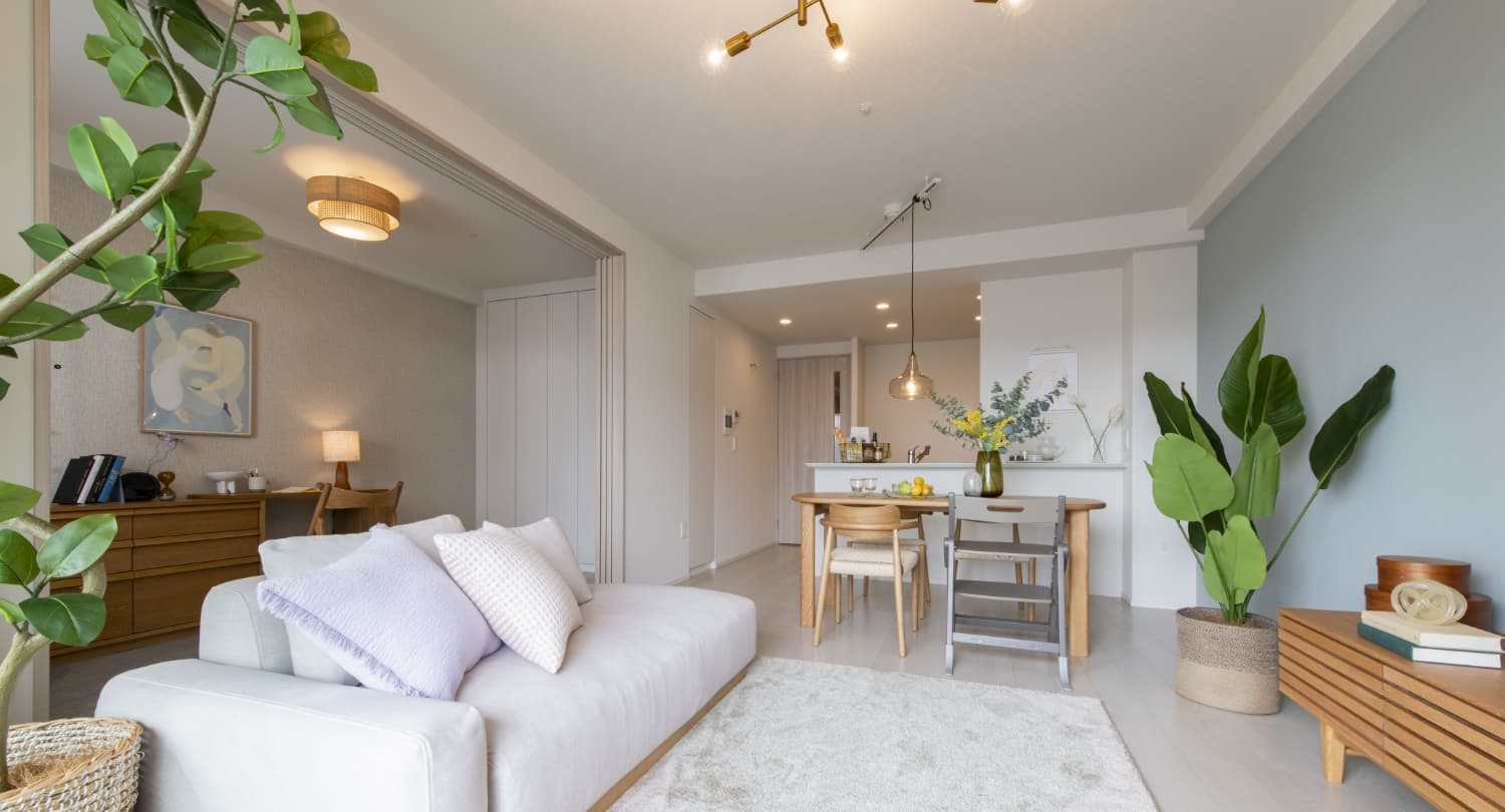 LIVING & DINING & KITCHEN