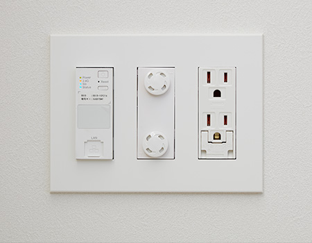 マルチメディアコンセント（埋め込みWi-Fiルーター）