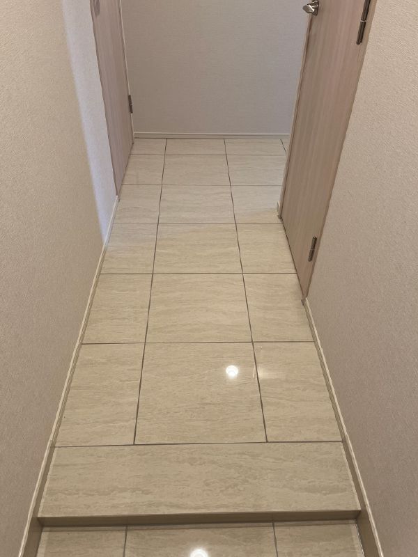 タイル貼り廊下