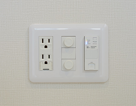 マルチメディアコンセント（埋め込みWi-Fiルーター）