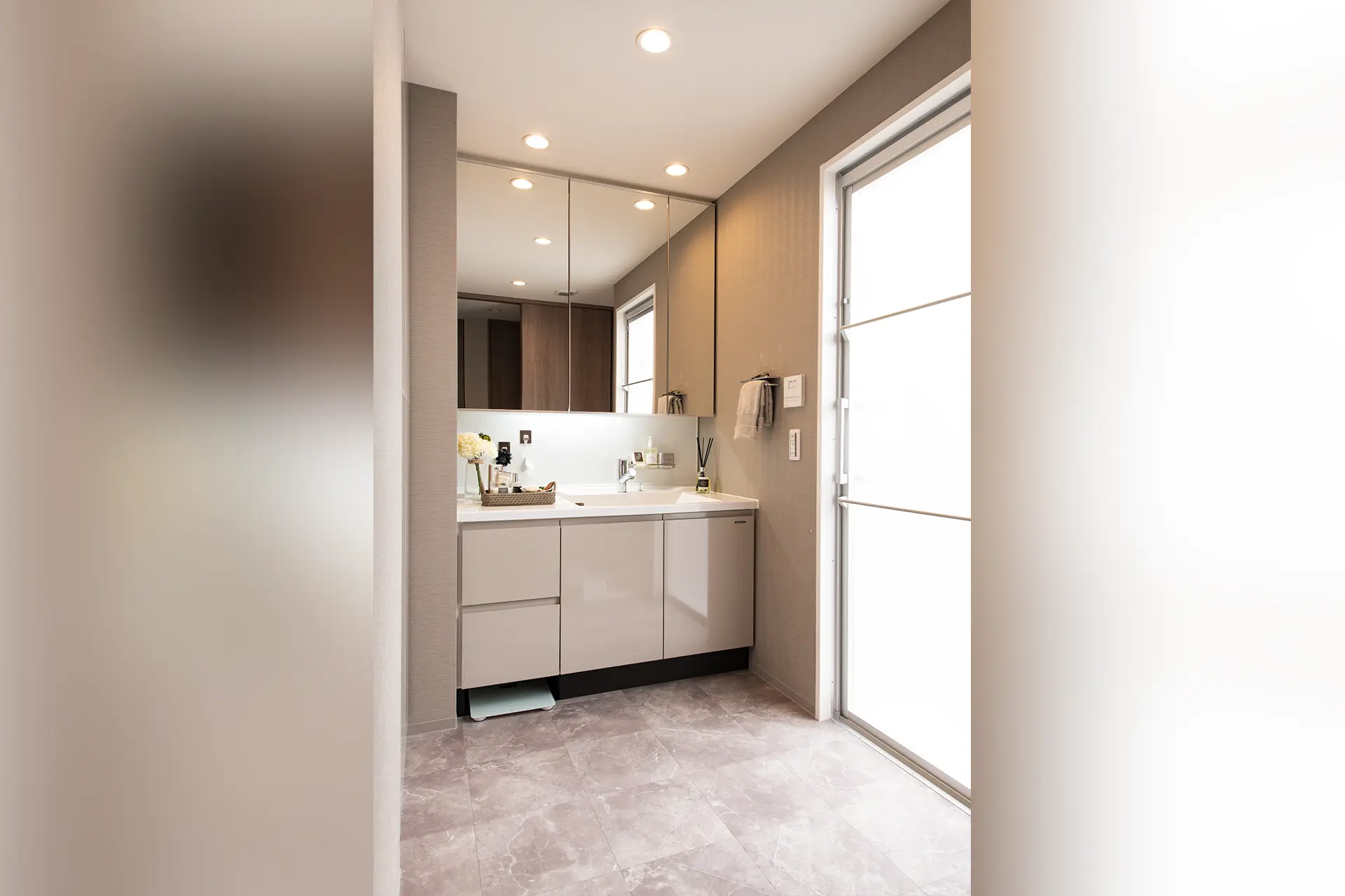 POWDER ROOM